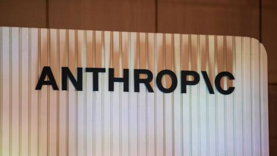 Sony y Warner demandan a Anthropic por usar canciones de The Beatles y Taylor Swift para entrenar su IA