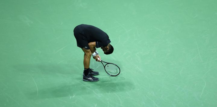 El serbio Novak Djokovic reacciona durante un partido contra el argentino Mariano Navone en la primera ronda del torneo individual masculino de tenis del US Open, en el Centro Nacional de Tenis USTA Billie Jean King de Nueva York.