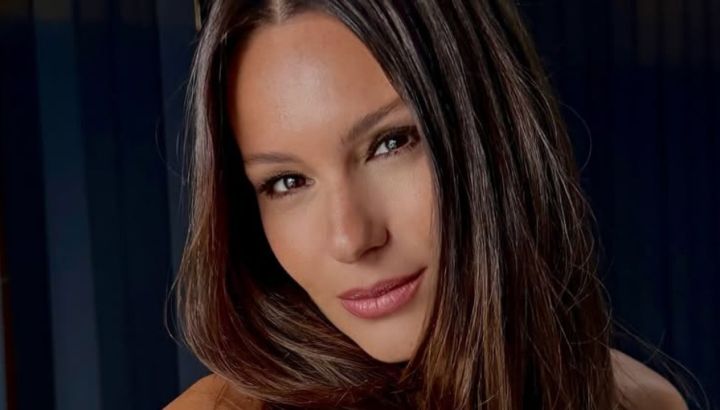 Desde Ibiza, Pampita adelanta las bikinis que marcarán tendencia en verano