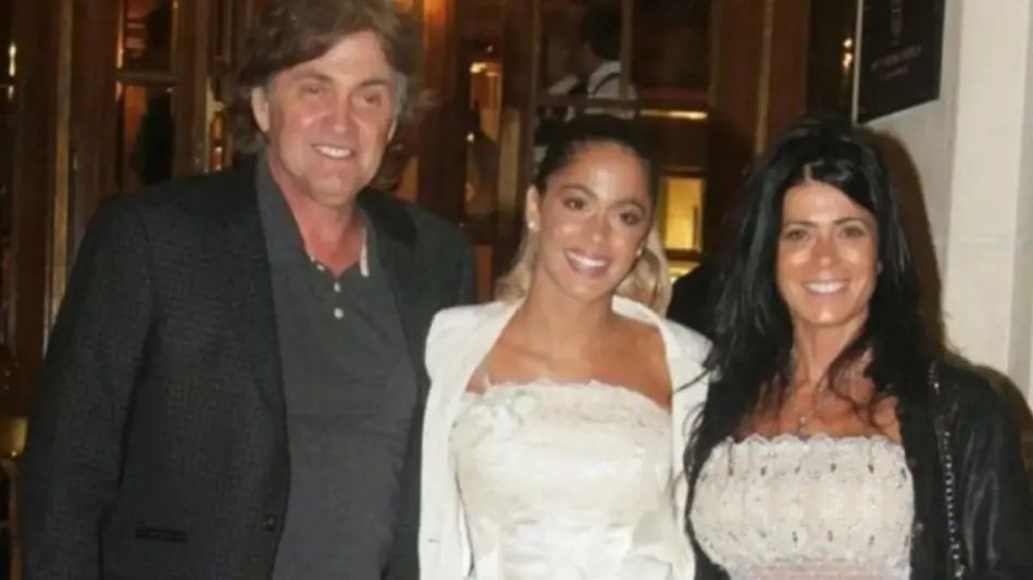 Alejandro Stoessel, Tini Stoessel y Mariana Muzlera