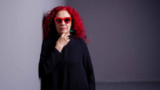 “Fulgor”: Renata Schussheim desembarca en Italia con sus criaturas nocturnas y sus nadadoras luminosas