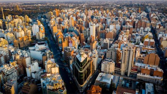 En Córdoba pasa algo insólito: sobran departamentos grandes para vender y faltan chicos para alquilar