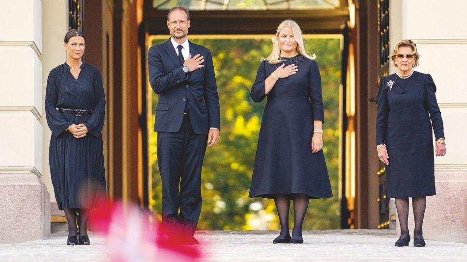 Con capilla ardiente en el Palacio Real y una multitud en las calles de Oslo, Noruega despidió a Harald V