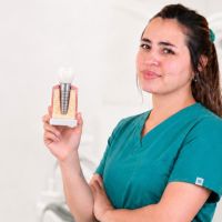 ¿Los implantes se rechazan? Las creencias que todavía hacen que muchos pacientes lleguen tarde al consultorio