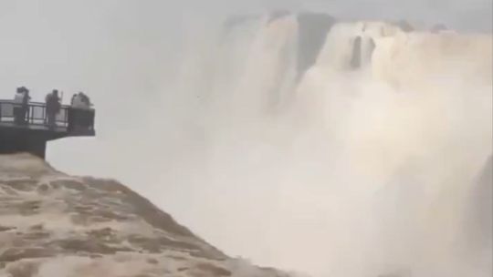 Las Cataratas del Iguazú superaron los 8 millones de litros por segundo y quintuplicaron sus valores normales
