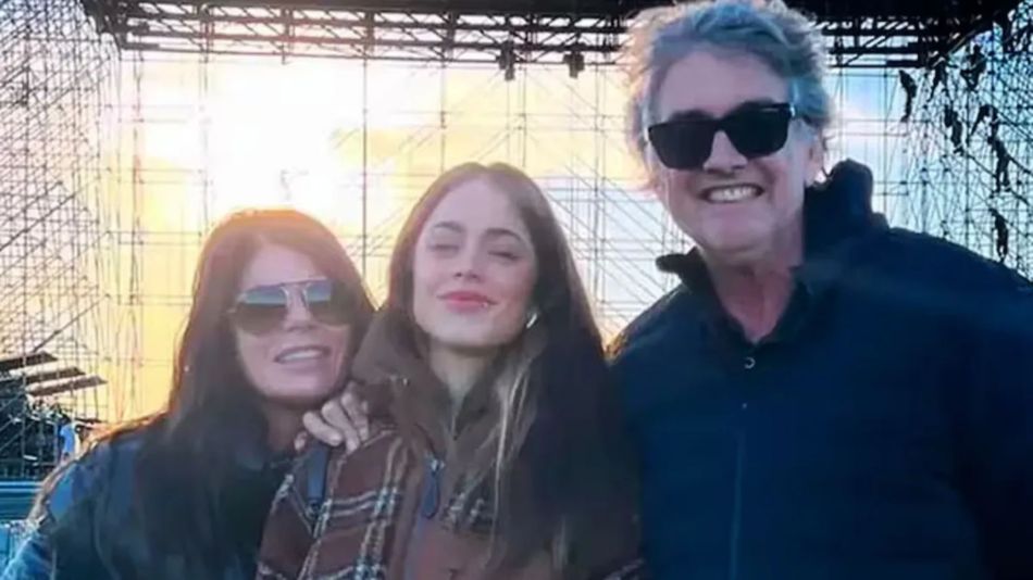 Tini Stoessel, Alejandro Stoessel y Mariana Muzlera