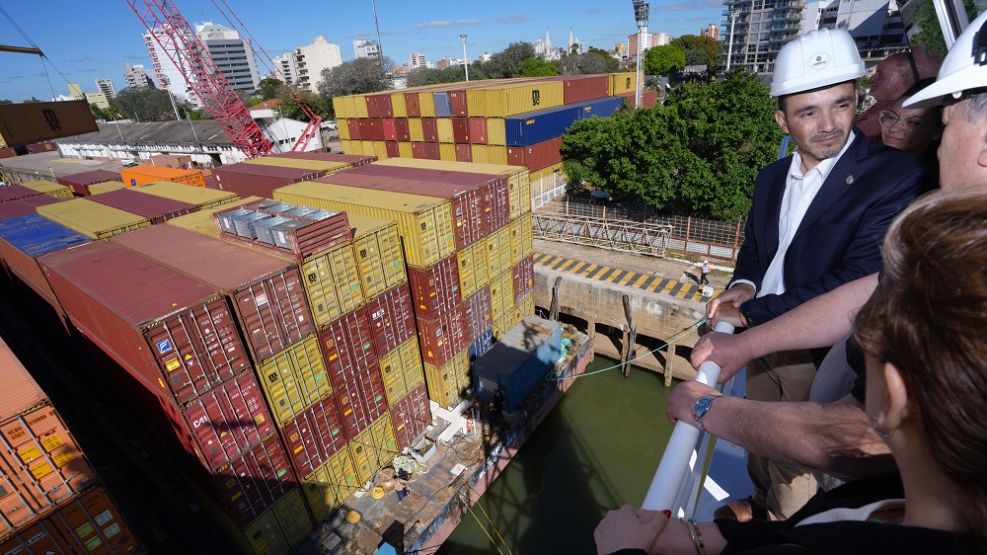 arribo de contenedores de CLT corrientes