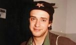 A 12 años de la muerte de Gustavo Cerati, su hermana Laura compartió una foto inédita: “Jugando a ser un superhéroe”
