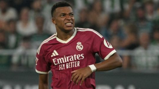 Noche negra para Kylian Mbappé: falló a arco vacío, erró un penal sobre la hora y el Real Madrid terminó perdiendo