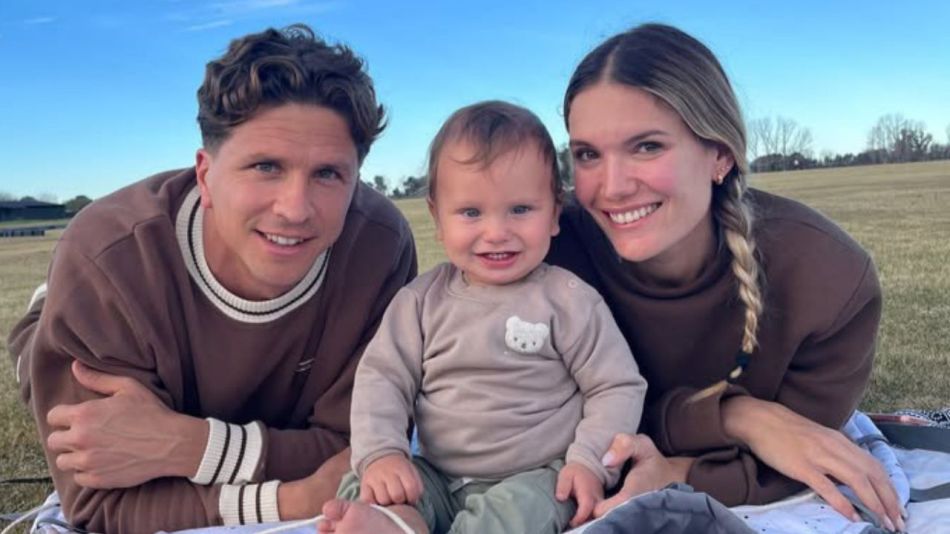 Eva Bargiela y Gianluca Simeone con su hijo Faustino 