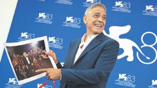 George Clooney abrió un Festival de Venecia que tendrá en pantalla a Borges y Elon Musk