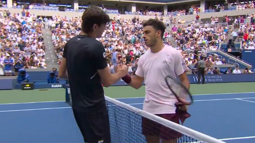 Fritz felicita a Fran Cerúndolo tras su victoria en el Abierto de los Estados Unidos.