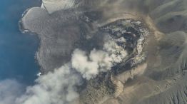 Columnas de ceniza del volcán Anak Krakatoa