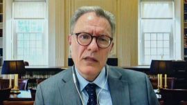 Luciano Floridi:“No debemos intentar frenar la IA, sino sumarla de manera inteligente y crítica”