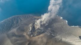 La erupción de un volcán en Indonesia deja 170.000 pasajeros varados y cientos de vuelos cancelados