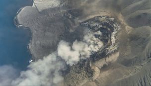 Columnas de ceniza del volcán Anak Krakatoa