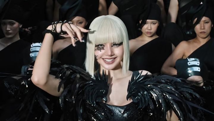 Fans tailandeses de Lisa revelan que participaron en el exitoso video de "SaWaDiKa" como bailarines