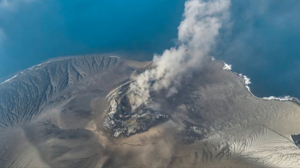 Indonesia cierra ocho aeropuertos por erupción volcánica