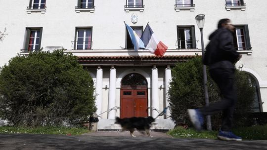 Fear and far-right meetings at Casa Argentina student residence in Paris