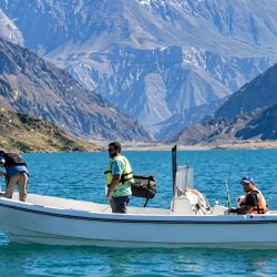 El plan de formación incluye herramientas teóricas y prácticas para que los pescadores y el público interesado conozcan en detalle las especies que habitan en los espejos de agua provinciales, sus ciclos biológicos y el impacto de la actividad en el medio ambiente.