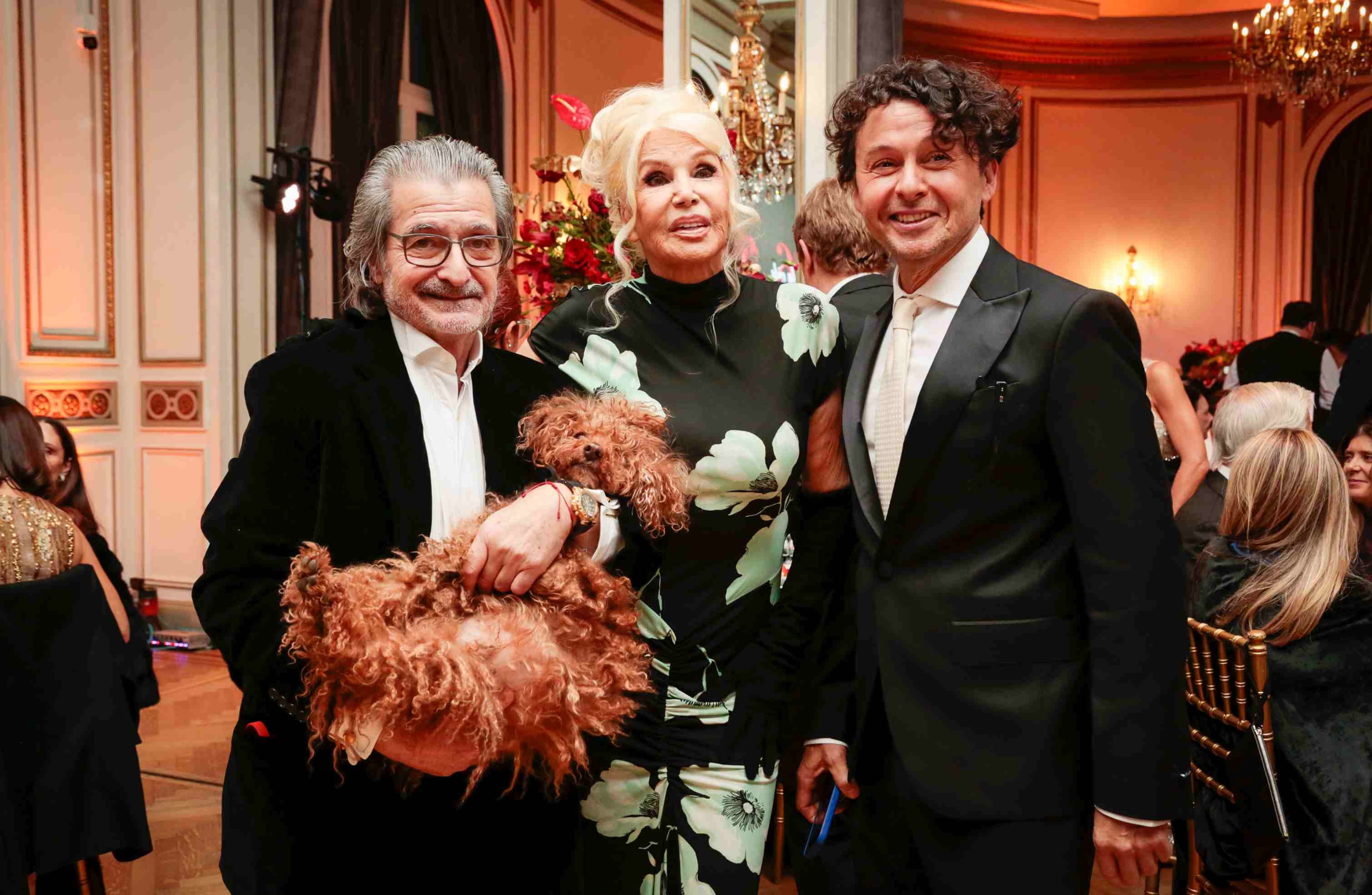 Gala Fundaleu 2026. Eduardo Cohen y su perro Tinto, Susana Giménez, y Wally Diamante.