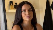 Adiós a los tonos claros: Zaira Nara eligió el color que transforma por completo su living 