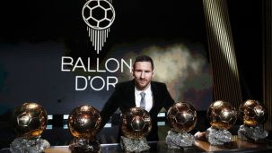 Lionel Messi con el Balón de Oro