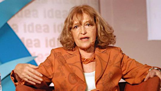 Adriana Puiggrós relativizó la caída en las pruebas PISA y criticó prohibir la inteligencia artificial en las aulas
