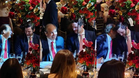 Juan Neuss y Nicolás Caputo compartieron cena servida por Marley y Lizy Tagliani en la gala Fundaleu