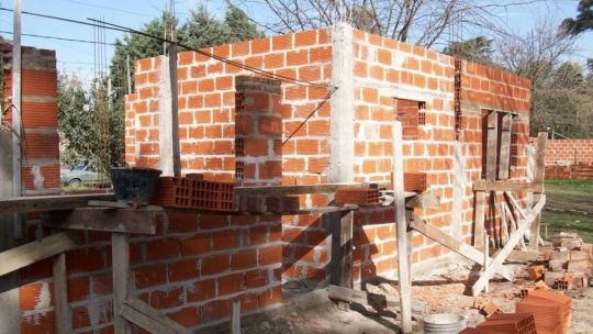 Buscan reactivar 119 viviendas paralizadas por Nación en Corrientes