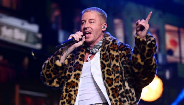 Macklemore ironiza tras sus expresiones antisemitas durante la gira de Ed Sheeran, y recibe una fuerte repercusión