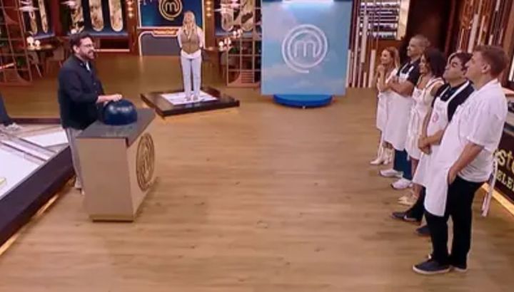 Confirmaron a un reconocido cantante como nuevo participante de MasterChef Celebrity: ¿Quién es?