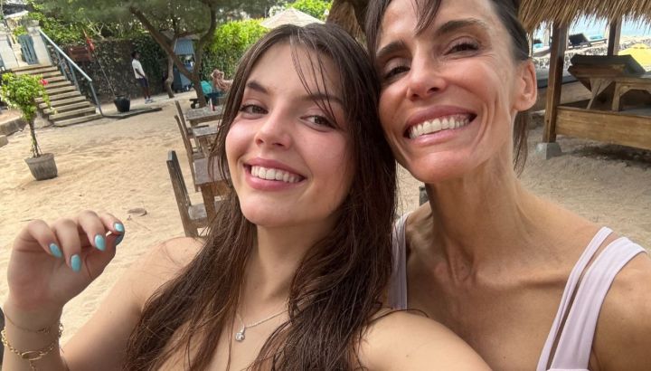 Las mejores fotos de India Arana y María Susini en Bali: surf, playa y templos