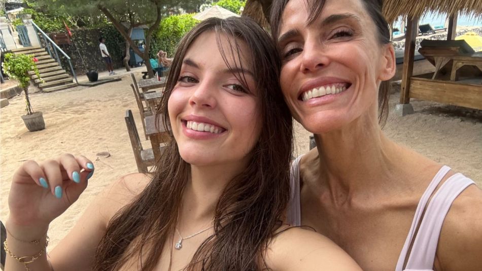 India Arana y María Susini en Indonesia