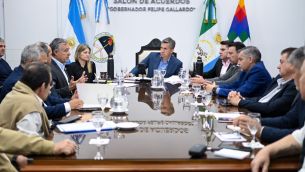 Zdero junto a su gabinete.