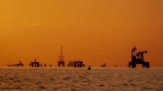 Petrolera respaldada por Trump apunta a elevar 150% su producción en Venezuela para 2028