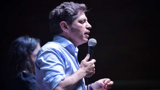 Axel Kicillof: "Milei se la pasa viajando por el mundo, pero ser presidente es darle respuestas al pueblo"