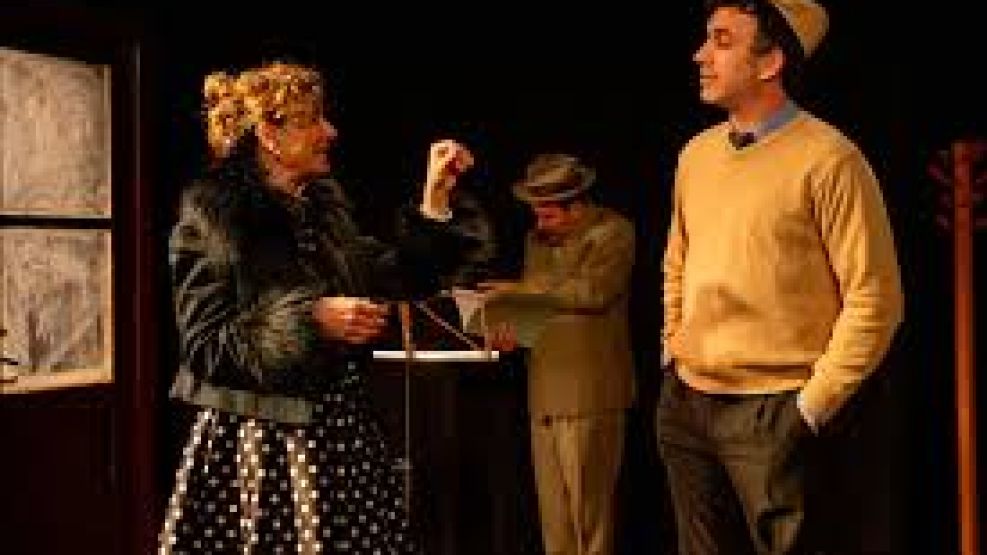 Irene Almus, dramaturga de la obra, "Espumas de Oriente". 