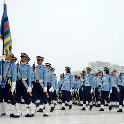 Cadetes de la Fuerza Aérea Pakistaní asisten a una ceremonia para conmemorar el Día de la Defensa en el mausoleo del fundador de Pakistán, Muhammad Ali Jinnah, en Karachi, Pakistán. | Foto:Xinhua/Str