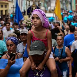 Devotos de la Virgen de Regla (Yemayá, en la religión yoruba) participan en una procesión durante su festividad en La Habana, Cuba. | Foto:YAMIL LAGE / AFP
