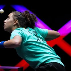 Hana Goda compite durante el partido de dieciseisavos de final de individuales femeninos de Egipto,contra Bruna Takahashi, de Brasil, en el Campeonato del Mundo de Tenis de Mesa (WTT) Macao 2026, en Macao, en el sur de China. | Foto:Xinhua/Cheong Kam Ka