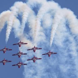 Imagen de aviones de los Snowbirds de las Fuerzas Canadienses realizando una presentación durante el Espectáculo Aéreo Internacional de Canadá 2026, en Toronto, Canadá. | Foto:Xinhua/Zou Zheng