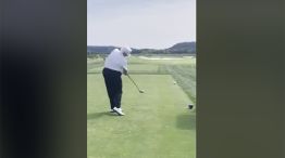 Trump, jugando al golf. A su estilo, lamentó tener poco tiempo para "such a great golfer"...