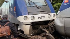 Francia: descarrilló un tren con 186 pasajeros y dejó 44 heridos y una joven en estado crítico