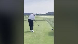 Trump, jugando al golf. A su estilo, lamentó tener poco tiempo para "such a great golfer"...