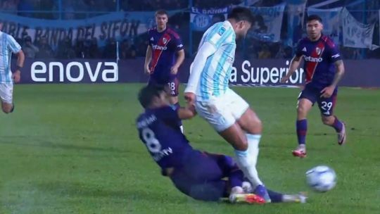 ¿Era roja para Arambarri? La fuerte polémica en Atlético Tucumán-River