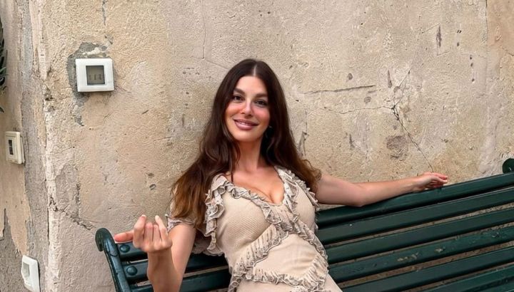 Camila Morrone volvió a marcar tendencia con un vestido joya de microcristales y efecto metalizado