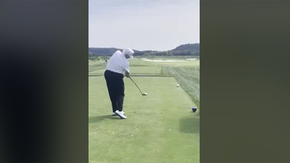 Trump, jugando al golf. A su estilo, lamentó tener poco tiempo para "such a great golfer"...