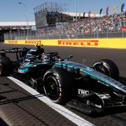 El piloto italiano de Mercedes, Kimi Antonelli, compite en el Gran Premio de España de Fórmula 1 en el circuito de Madrid. | Foto:OSCAR DEL POZO / AFP