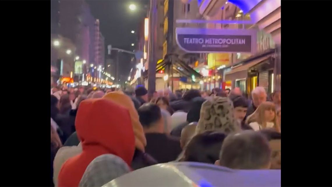 De la ‘Batalla cultural’ a la ‘Batalla de calle Corrientes’: Milei y Caputo volvieron a reírse de las críticas De la ‘Batalla cultural’ a la ‘Batalla de calle Corrientes’: Milei y Caputo volvieron a reírse de las críticas